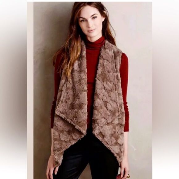 Elevenses Mika Faux fur vest - Picture 1 of 7